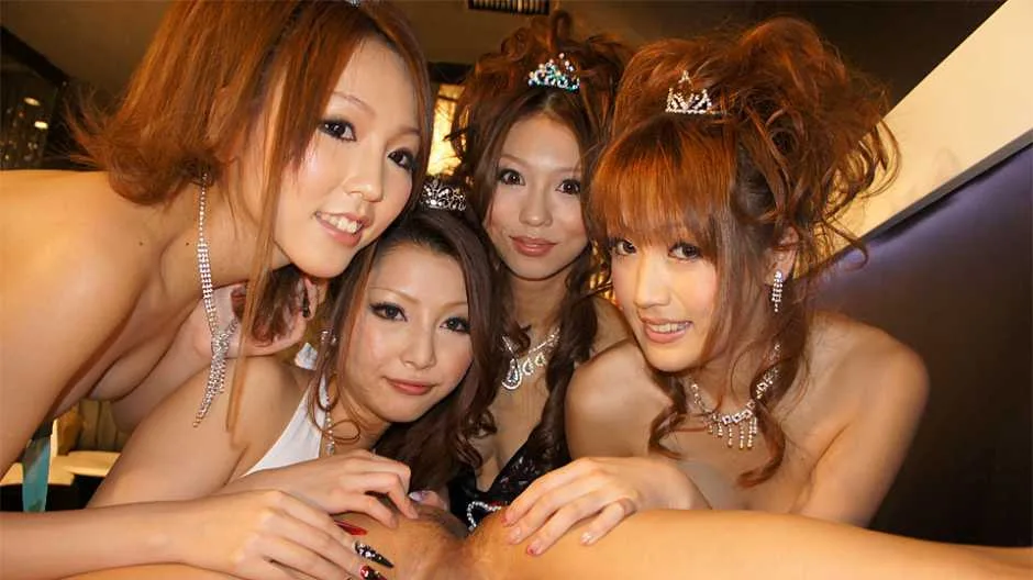 Karin, Saki, Shiho and Yuki are having fun in the night club - Japan HDV - 288423