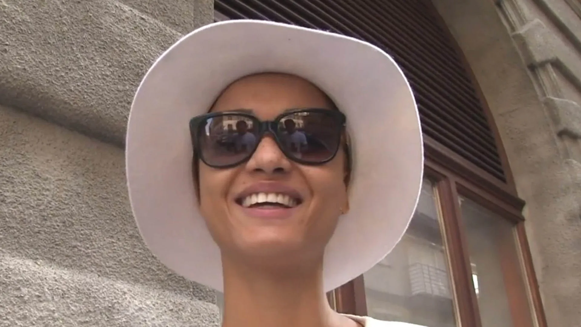 Short haired African fashion model fucked for cash - Public Agent - 1123438