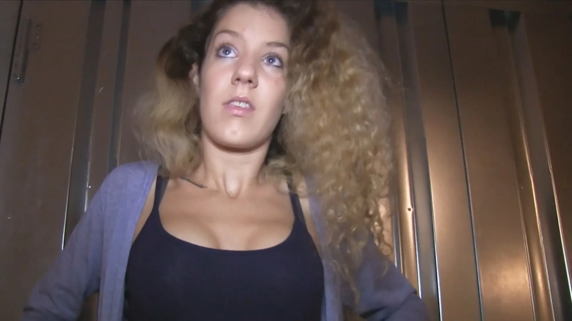 She gets fucked in a building site for cash - Public Agent - 1123498