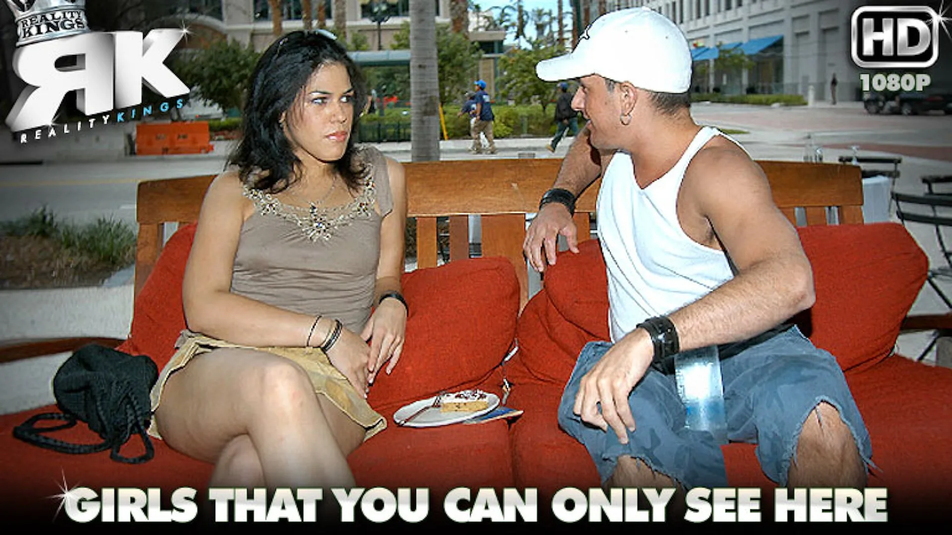 Going Downtown - 8th Street Latinas - 150467