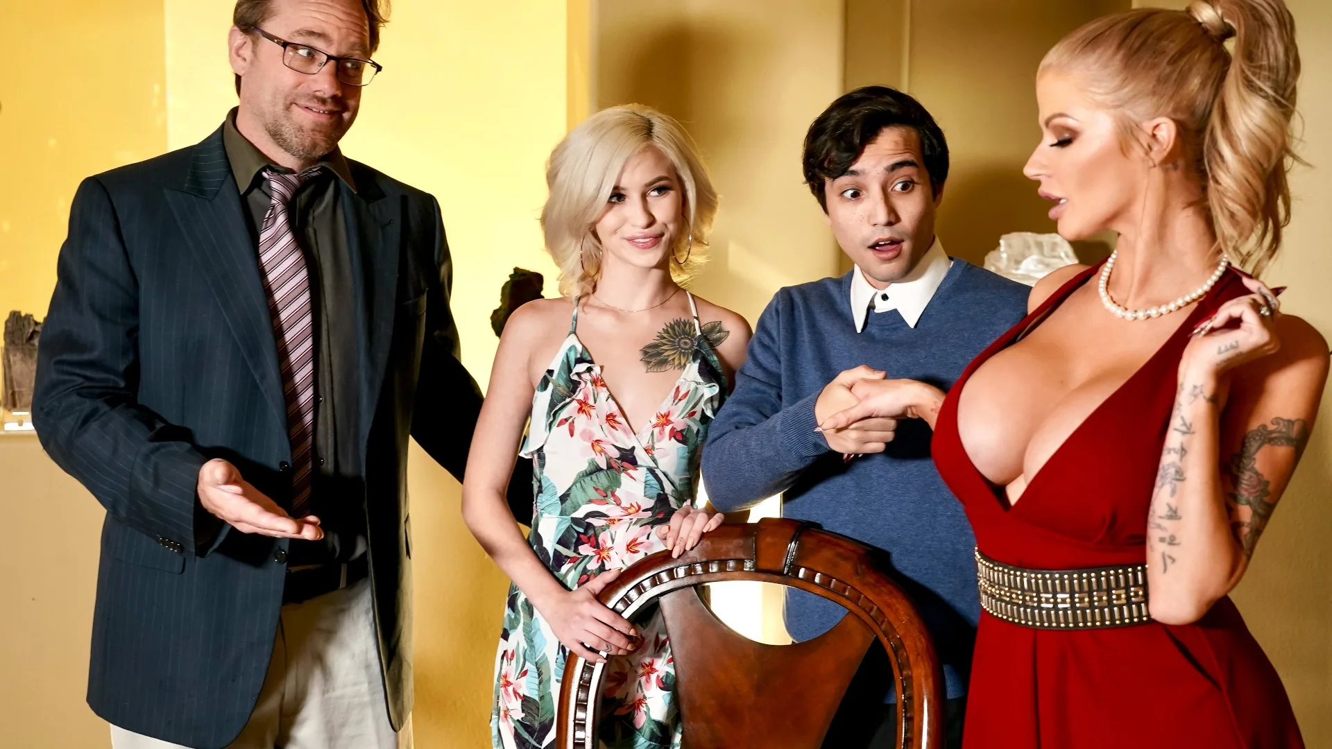 A Lesson In Footplay - Moms in Control - 1115179