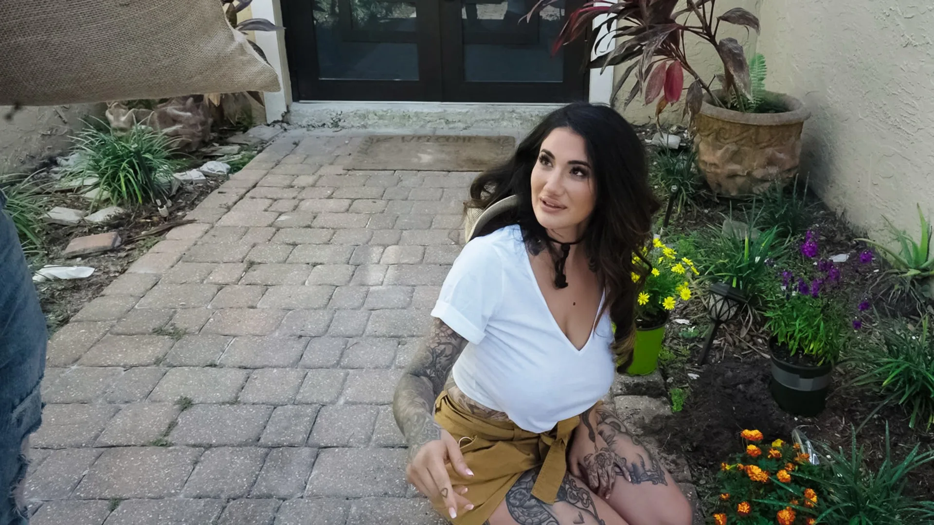 Hunting The Horny Gardener - Milf Hunter - 1103361