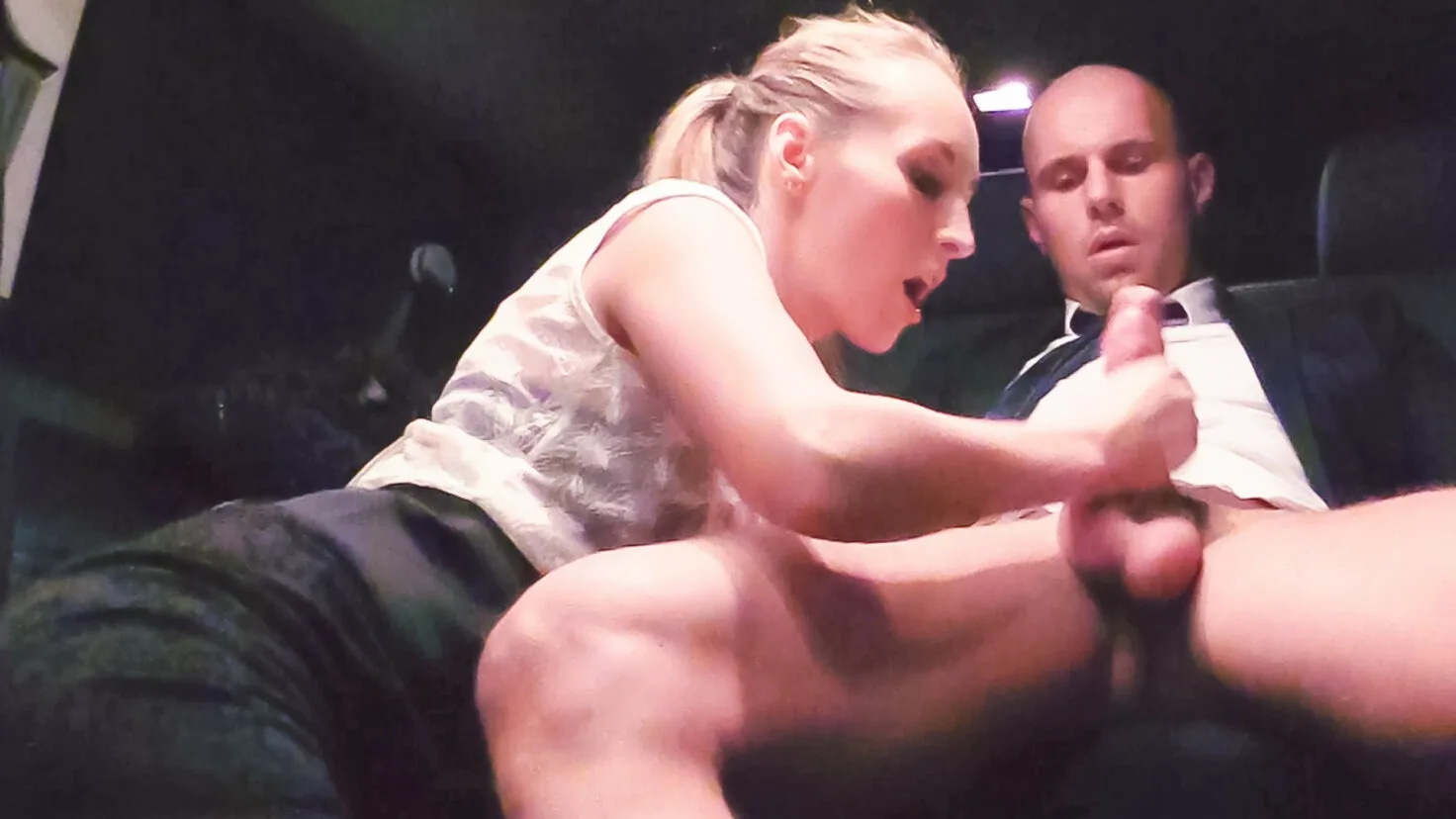 Blonde Rides Dick In A Car - Fucked In Traffic - 1094132