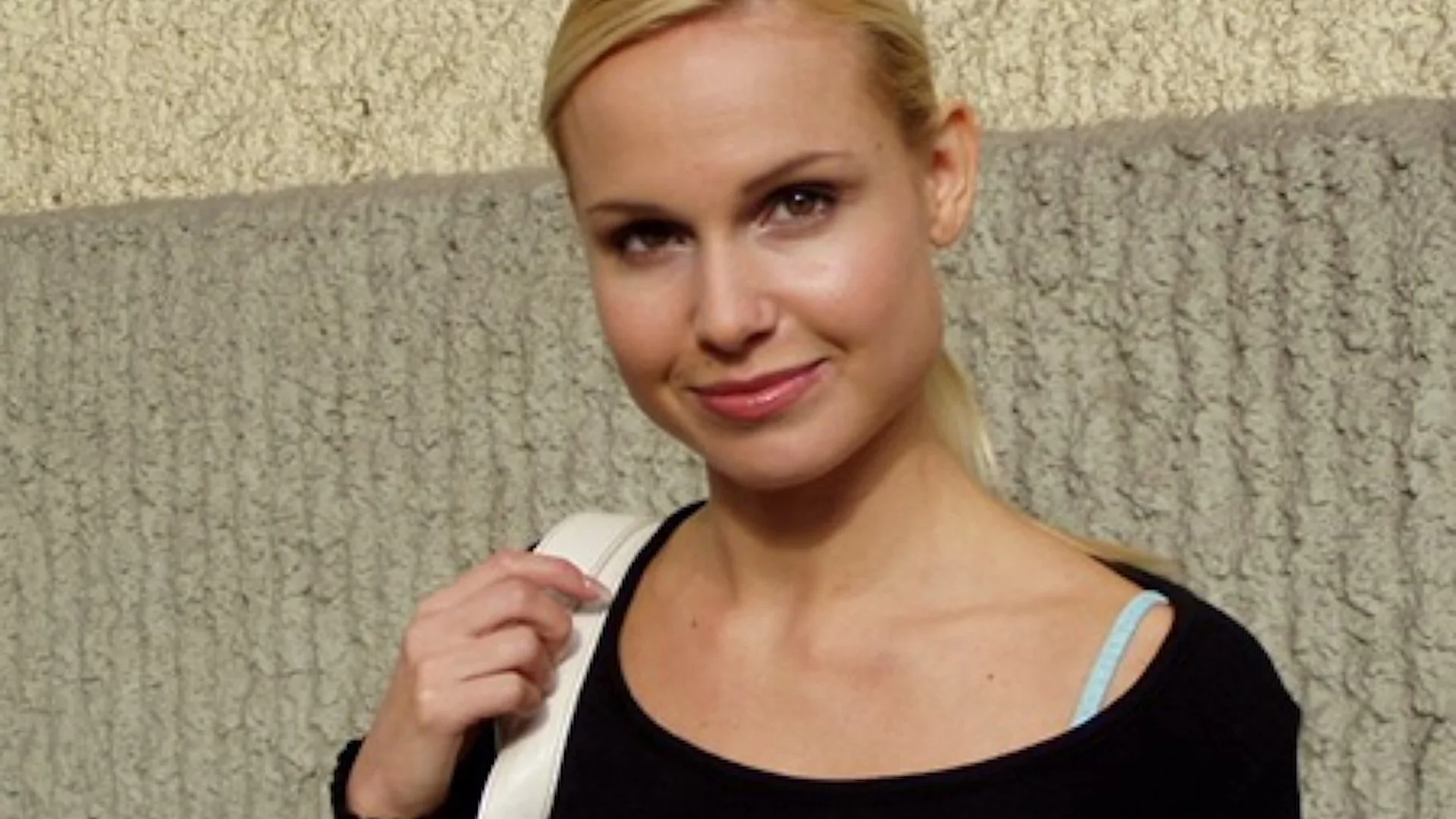 Angie - Bang Bus - 405944