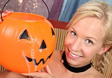 Trick Or Treat Blowjob - PornPros