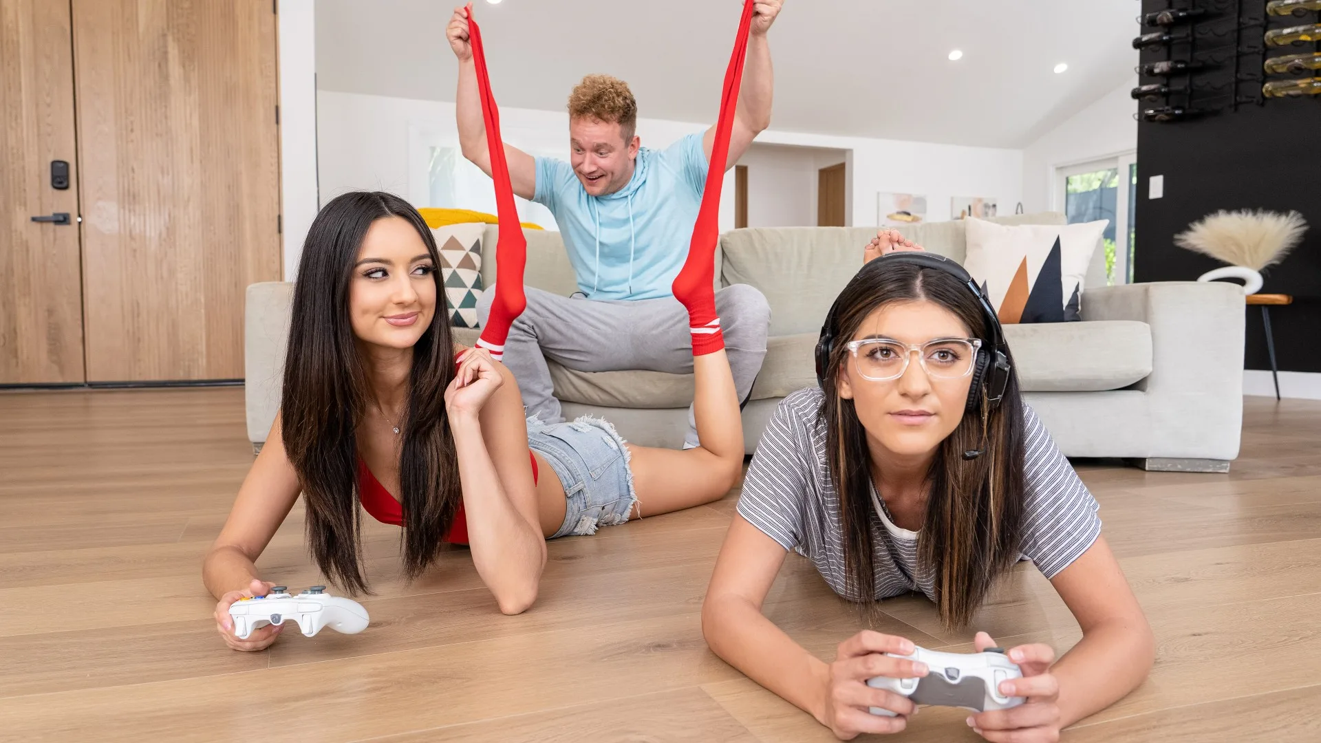 Fucking Gamer Roomie's BF - Hot Girls Game - 396033