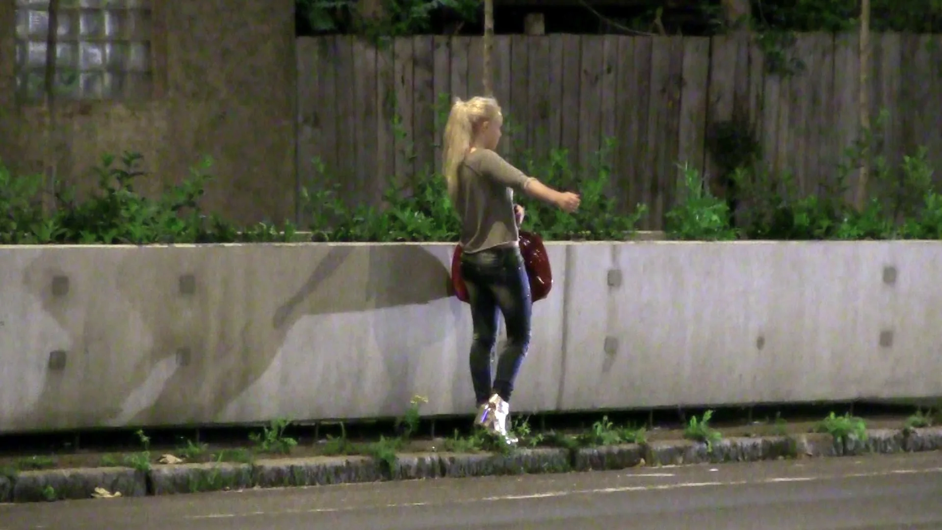 Lola's Boyfriend Troubles - Stranded Teens - 1134590