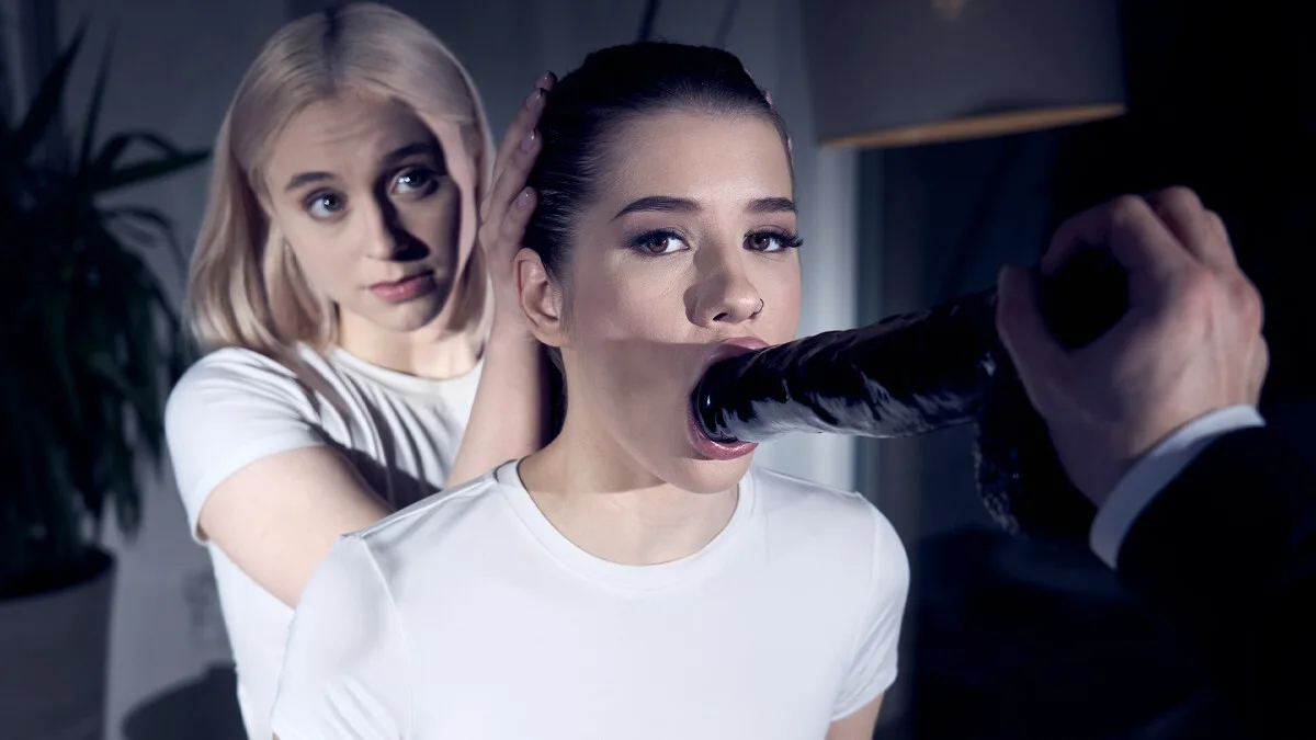 Sophie Explains It All - Dark Room VR - 400681