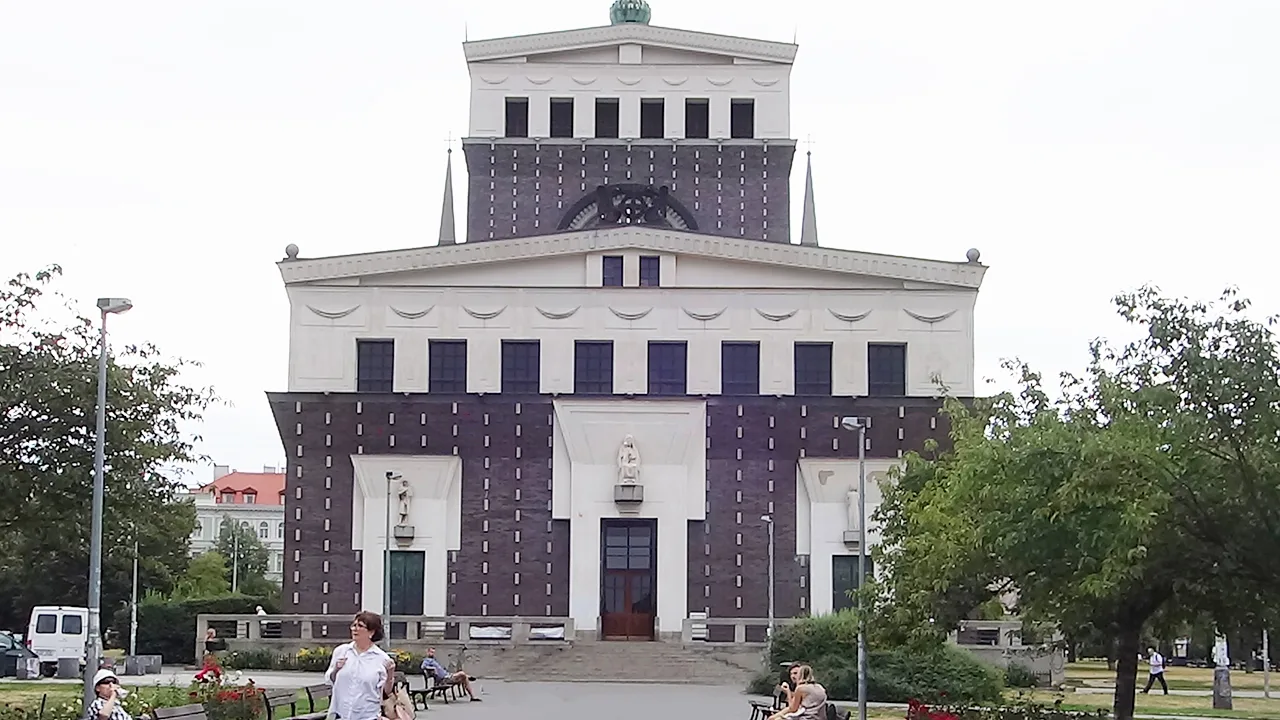 Mucha Museum Visit After Pussy Cancels Plans - Euro Sex Diary - 1125439