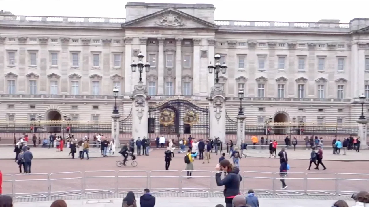 Buckingham Palace Guards Experience - Euro Sex Diary - 1125468