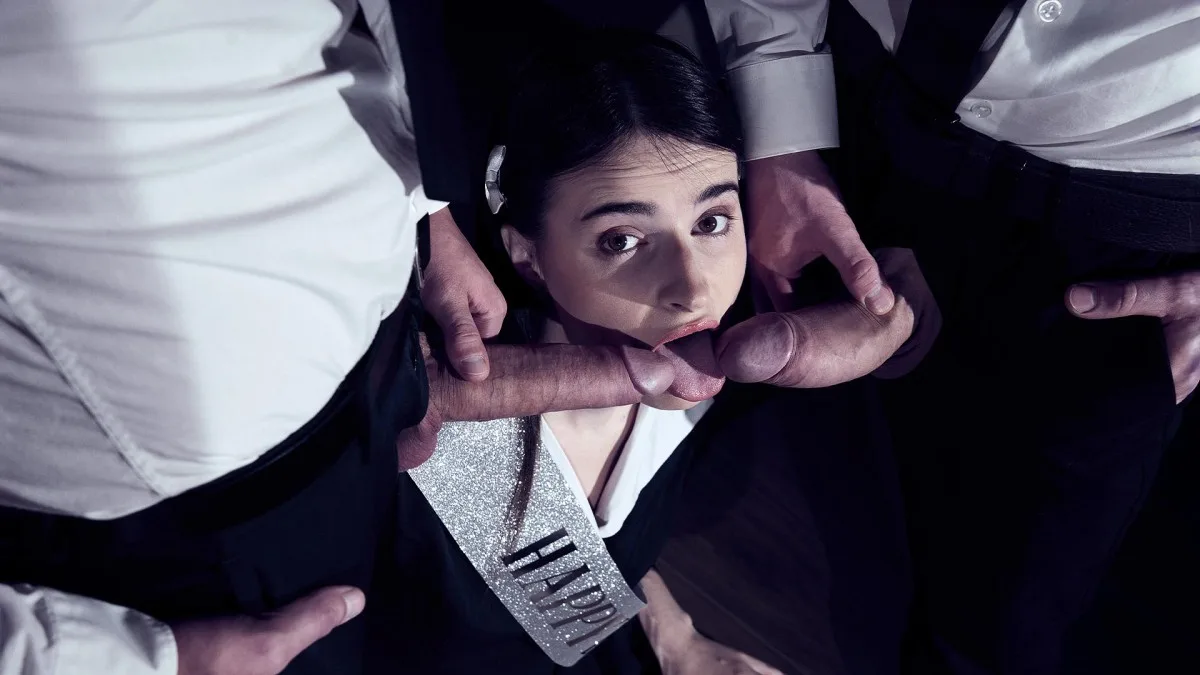 Your Gift Is In Her Panties - Dark Room VR - 1139513